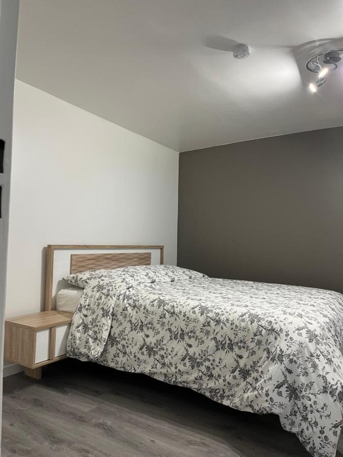 Superbe Appartement Au Bord Du Canal De St Quentin แซ็ง-ก็องแต็ง ภายนอก รูปภาพ