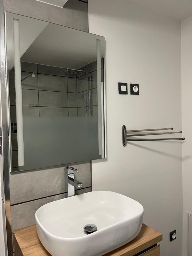 Superbe Appartement Au Bord Du Canal De St Quentin แซ็ง-ก็องแต็ง ภายนอก รูปภาพ