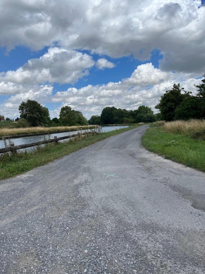 Superbe Appartement Au Bord Du Canal De St Quentin แซ็ง-ก็องแต็ง ภายนอก รูปภาพ